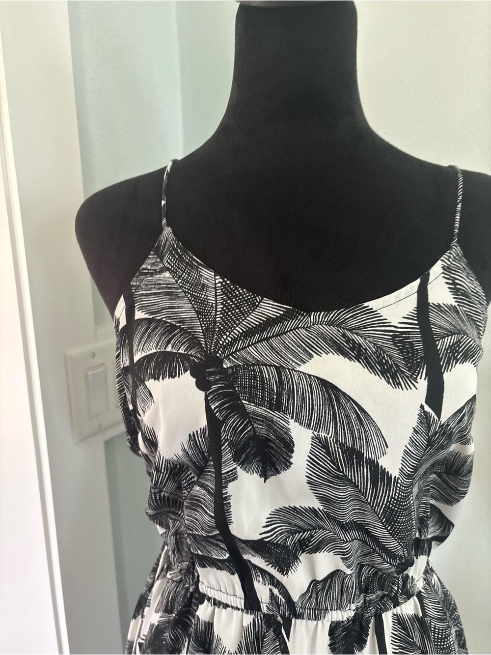 Black & White Palm-Print Spaghetti Strap Dress size 4 - Picture 3 of 6